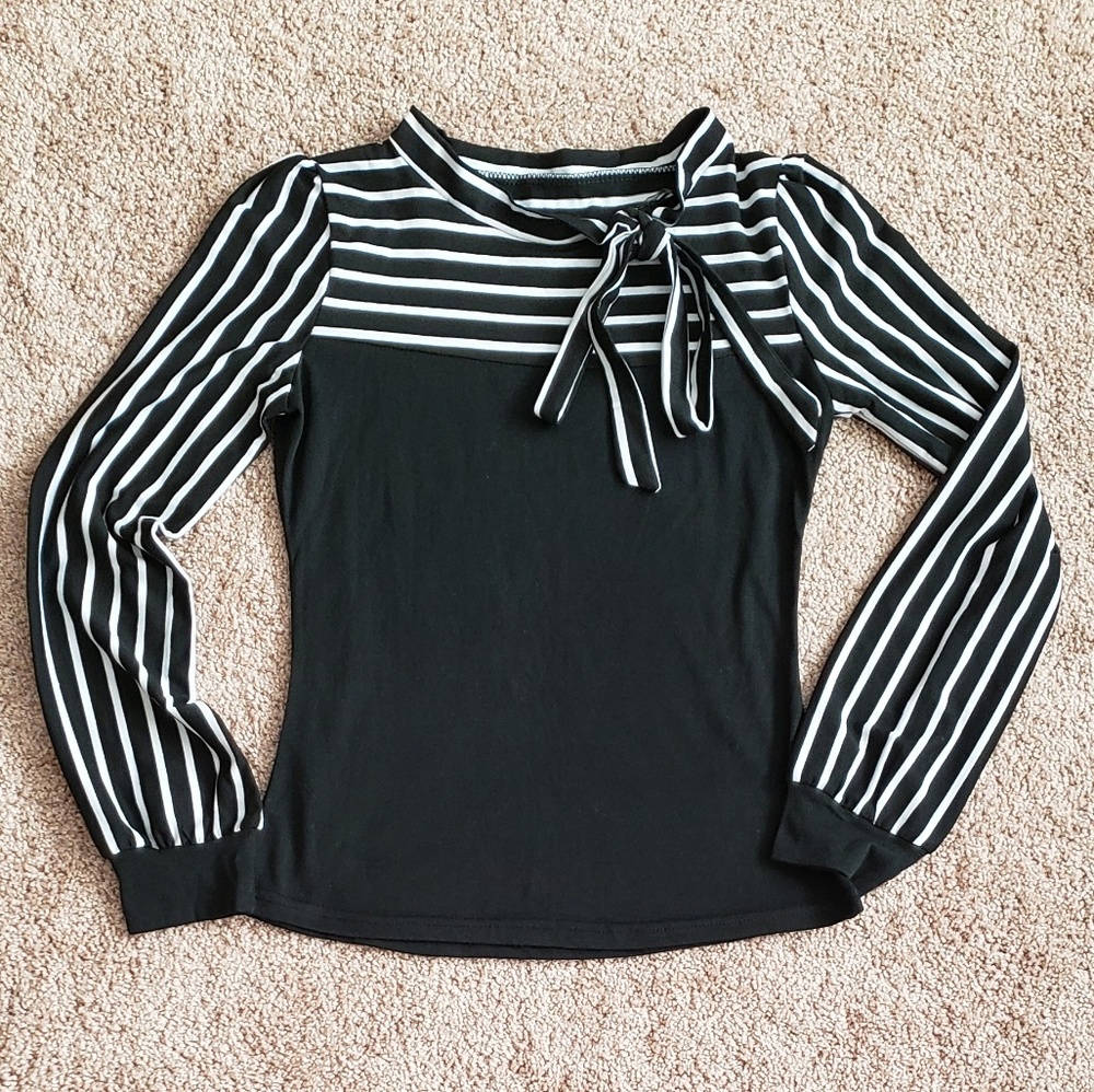 💎NEW💎 Adorable Tie-Detail Long Sleeve